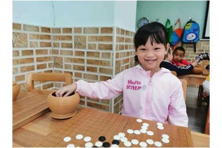 抱著手機(jī)打游戲，不如報(bào)個(gè)圍棋課！